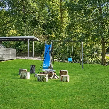 Dom wakacyjny 4 Bedroom Awesome In Ebeltoft