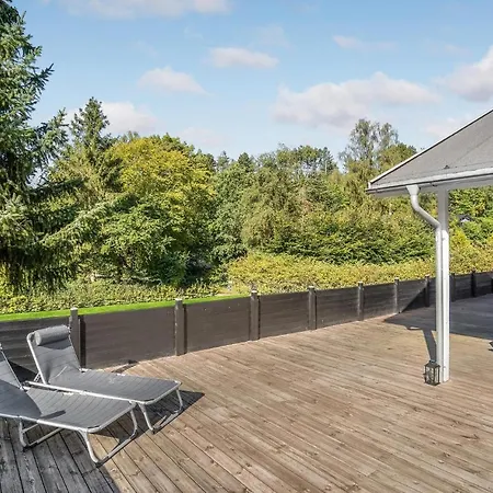 Dom wakacyjny 4 Bedroom Awesome In Ebeltoft *