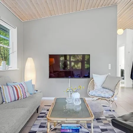 Dom wakacyjny 4 Bedroom Awesome In Ebeltoft Femmøller